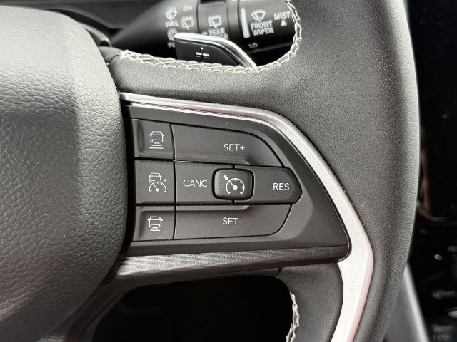 Used 2025 Jeep Grand Cherokee Laredo X w/ Luxury Tech Group I AWD/4WD image 20