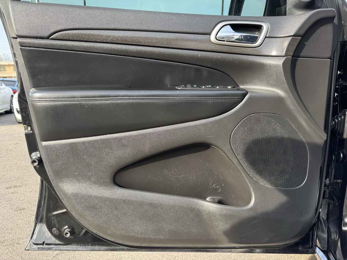 Used 2017 Jeep Grand Cherokee Altitude image 24