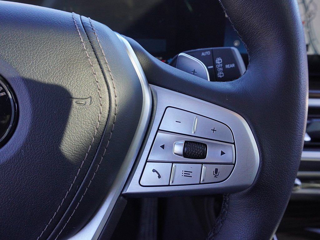 Used 2023 BMW X7 xDrive40i w/ Parking Assistance Package image 48