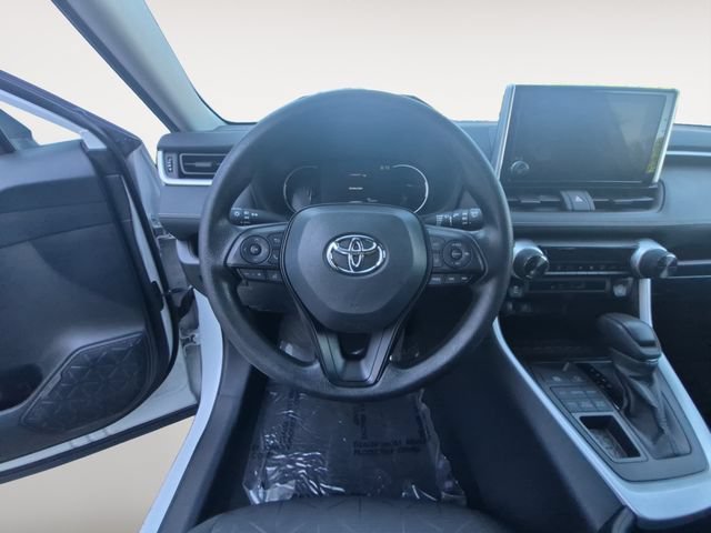 Used 2025 Toyota RAV4 XLE AWD/4WD image 12