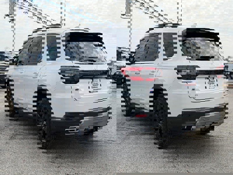 Used 2025 Honda Pilot Touring image 6