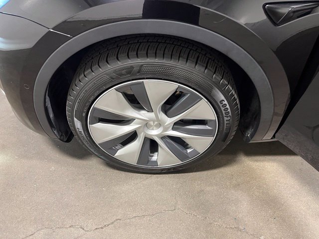 Used 2021 Tesla Model Y Long Range AWD/4WD image 30