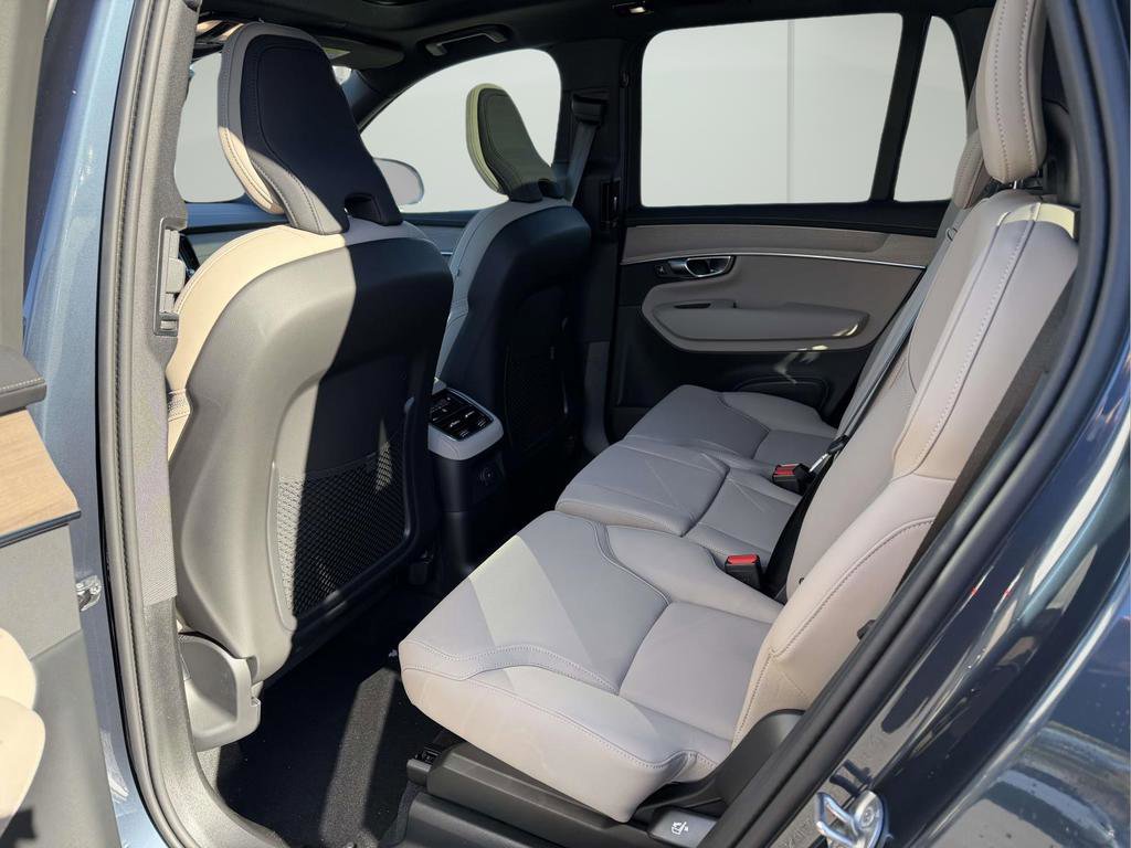 New 2026 Volvo XC90 T8 Plus w/ Protection Package Premier AWD/4WD image 14