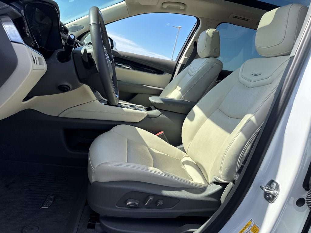 Certified 2024 Cadillac XT6 Premium Luxury w/ LPO, Floor Liner Package AWD/4WD image 19