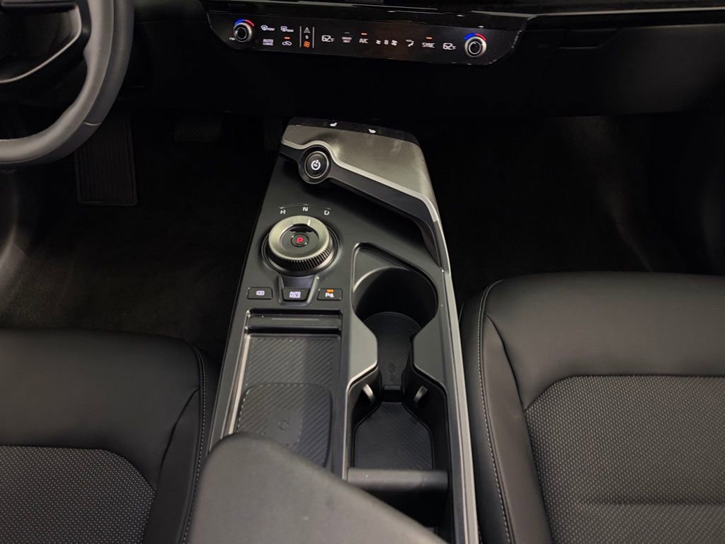 Used 2025 Kia EV6 Light w/ Light LR Technology Package image 17