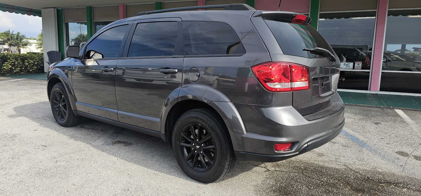 Used 2019 Dodge Journey SE w/ Blacktop Package FWD image 3