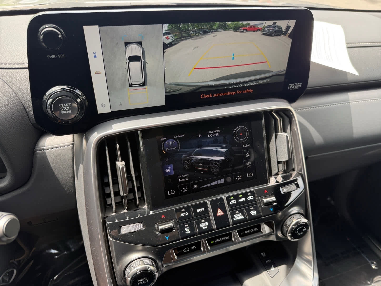 Used 2024 Lexus LX 600 4WD w/ Luxury Package image 19