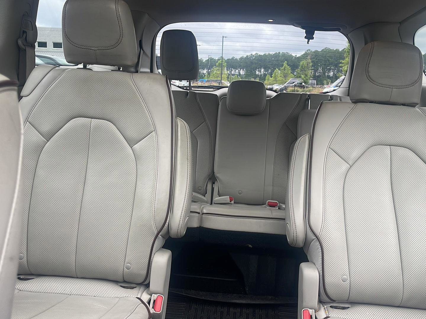Used 2017 Chrysler Pacifica Limited FWD image 22