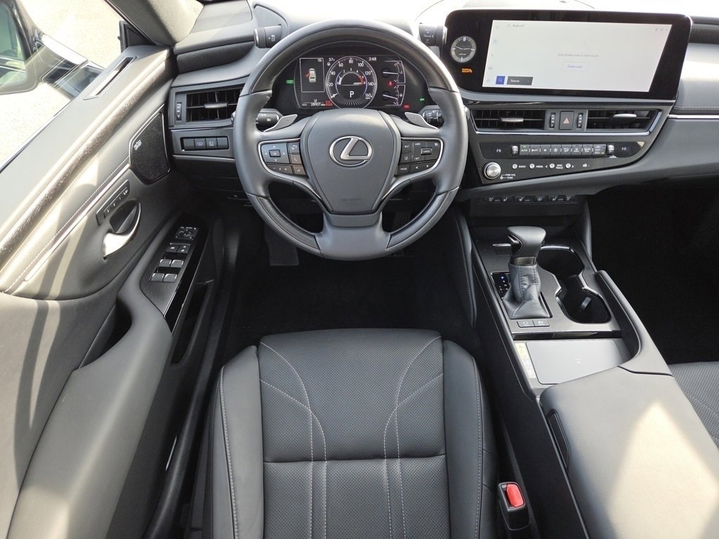 Certified 2024 Lexus ES 300h Ultra Luxury w/ Accessory Package (Z1) image 4