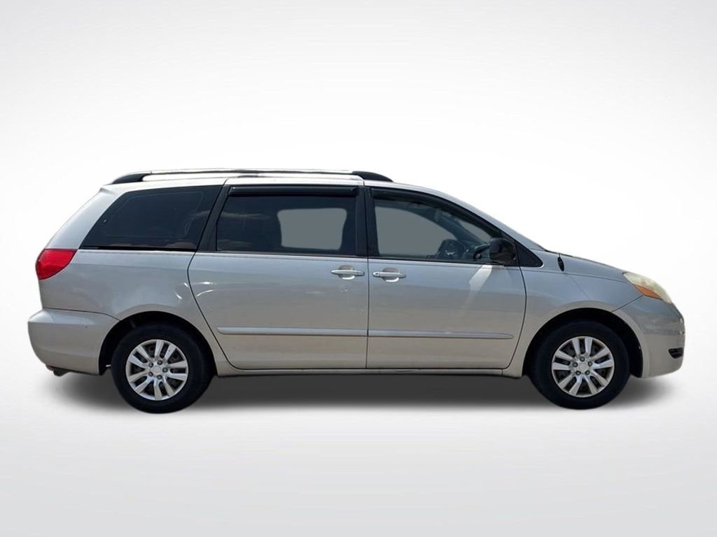 Used 2009 Toyota Sienna CE FWD image 8
