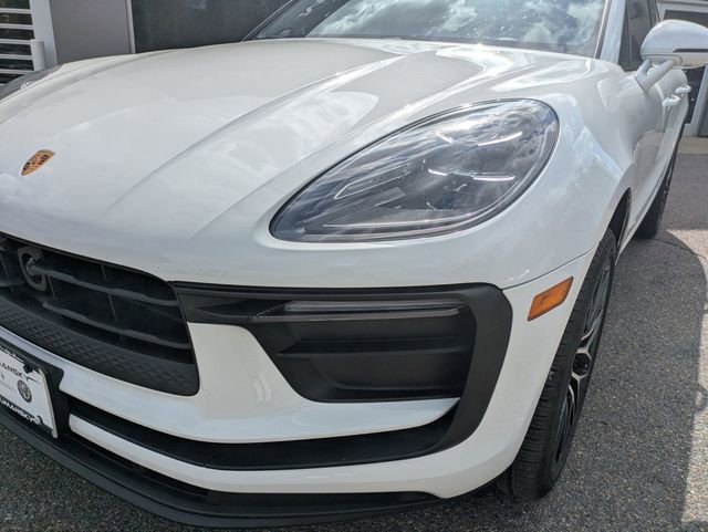 Used 2025 Porsche Macan AWD/4WD image 12