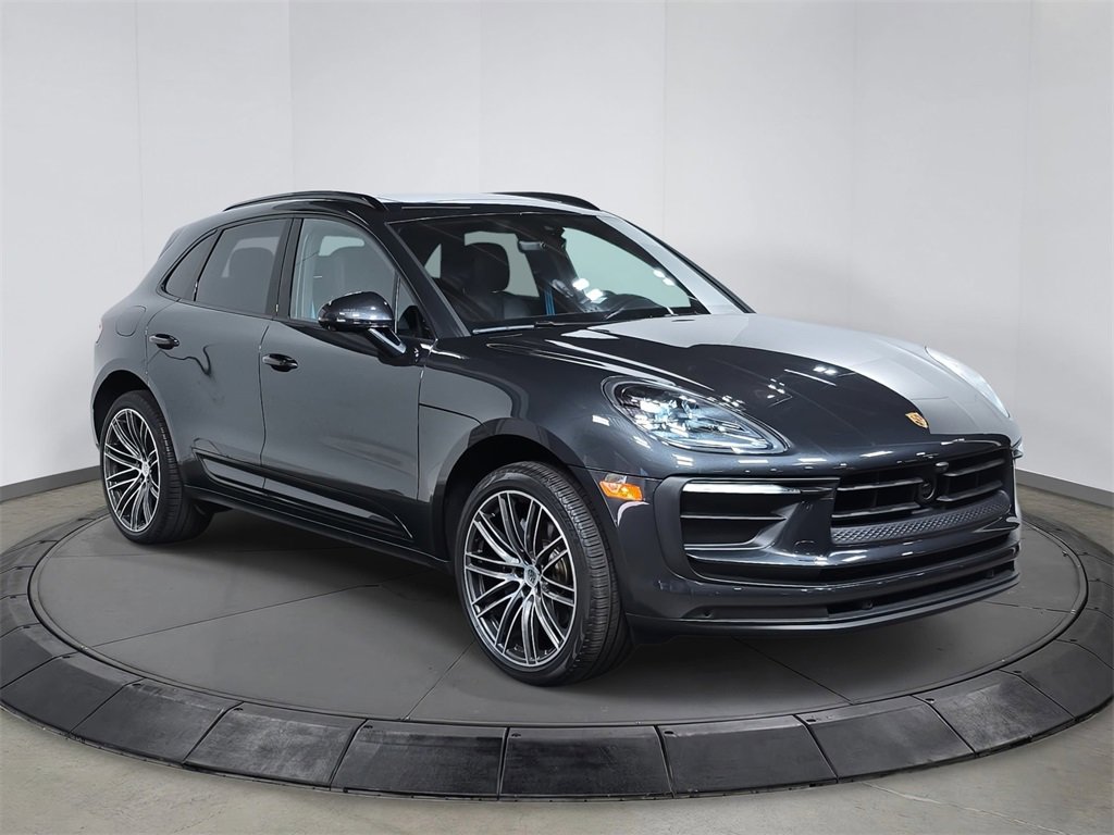Used 2025 Porsche Macan image 9