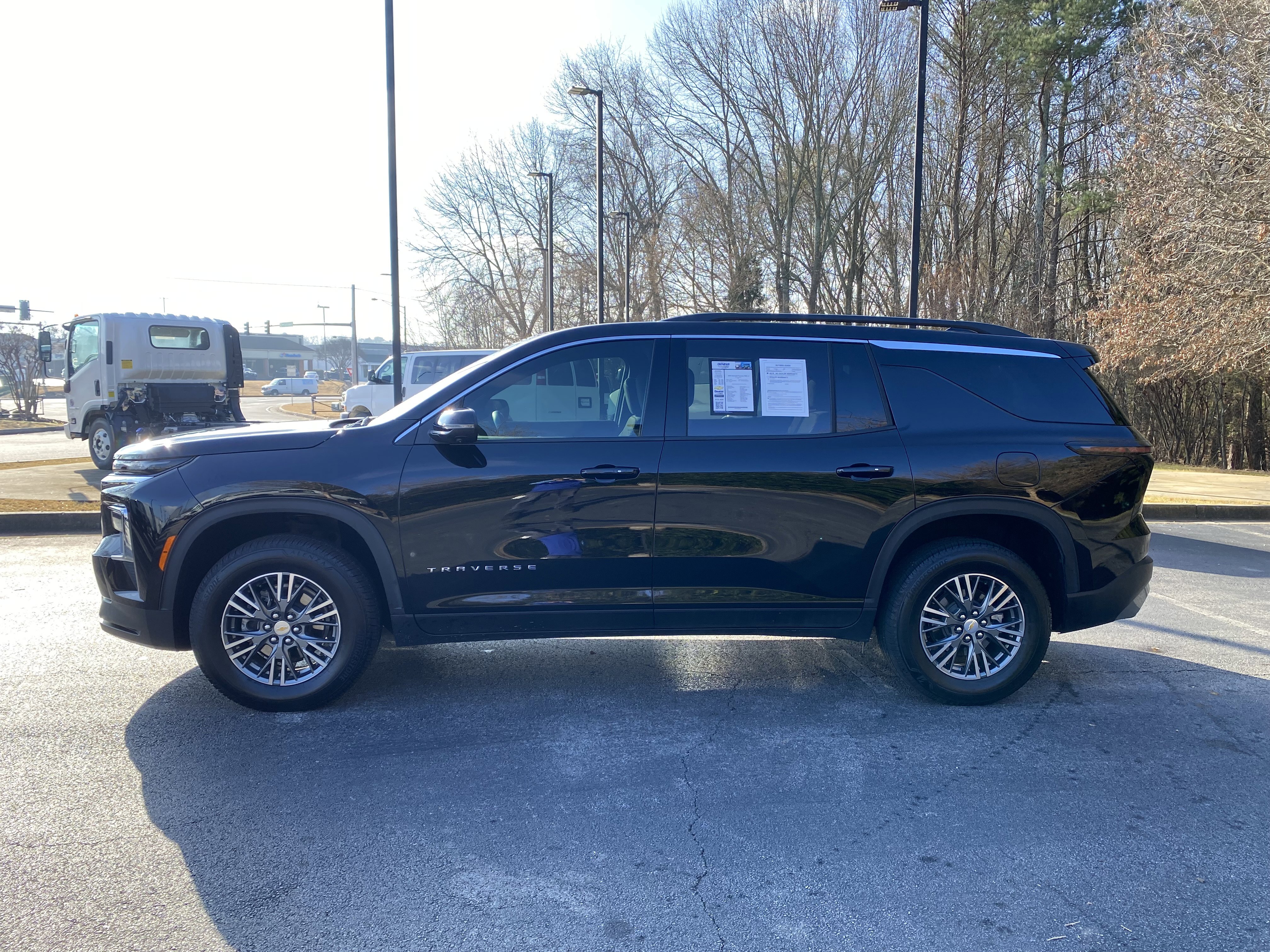 Used 2024 Chevrolet Traverse LT w/ Trailering Package image 6