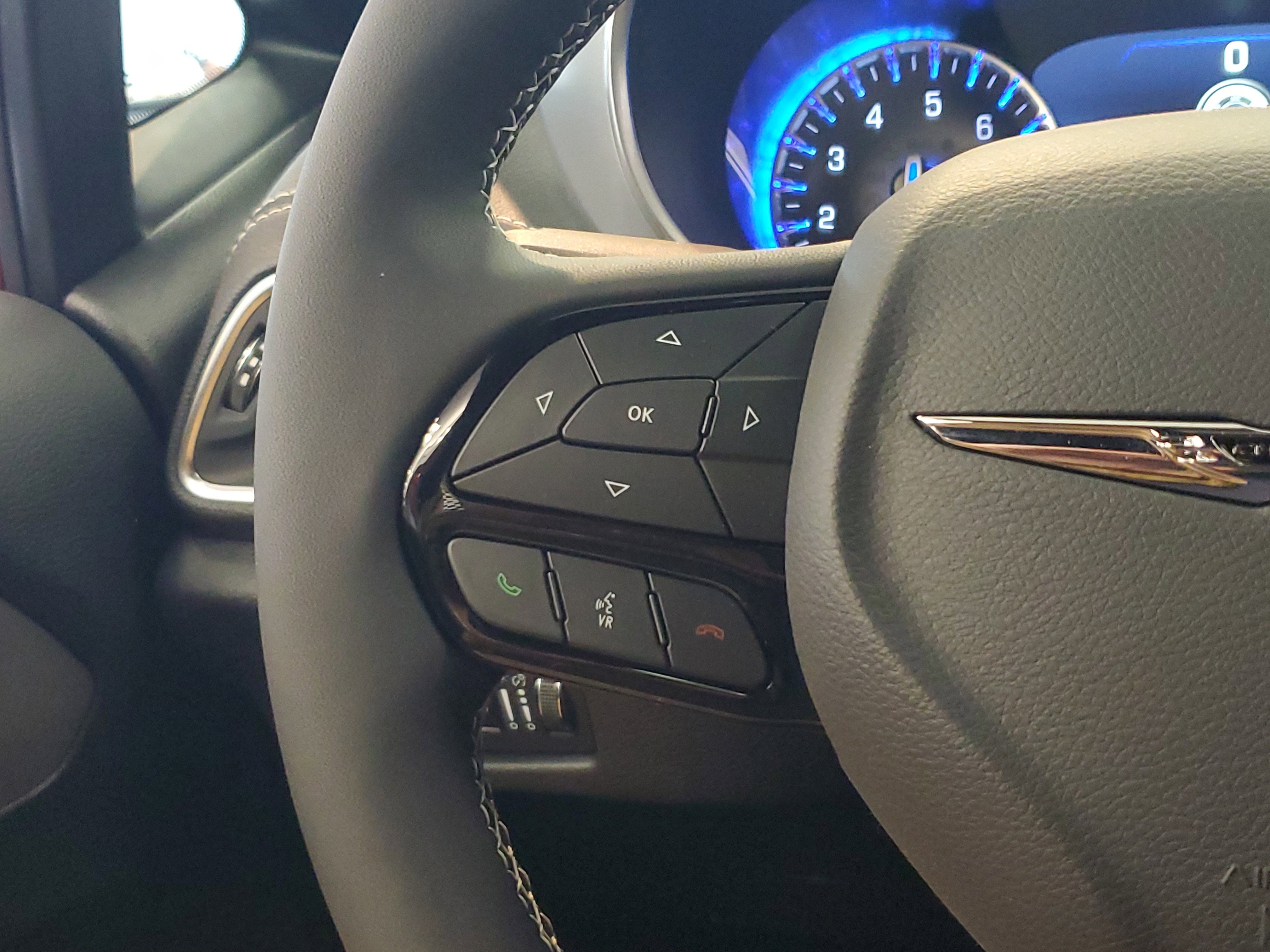 New 2026 Chrysler Pacifica Limited w/ Uconnect Theater Family Group image 18