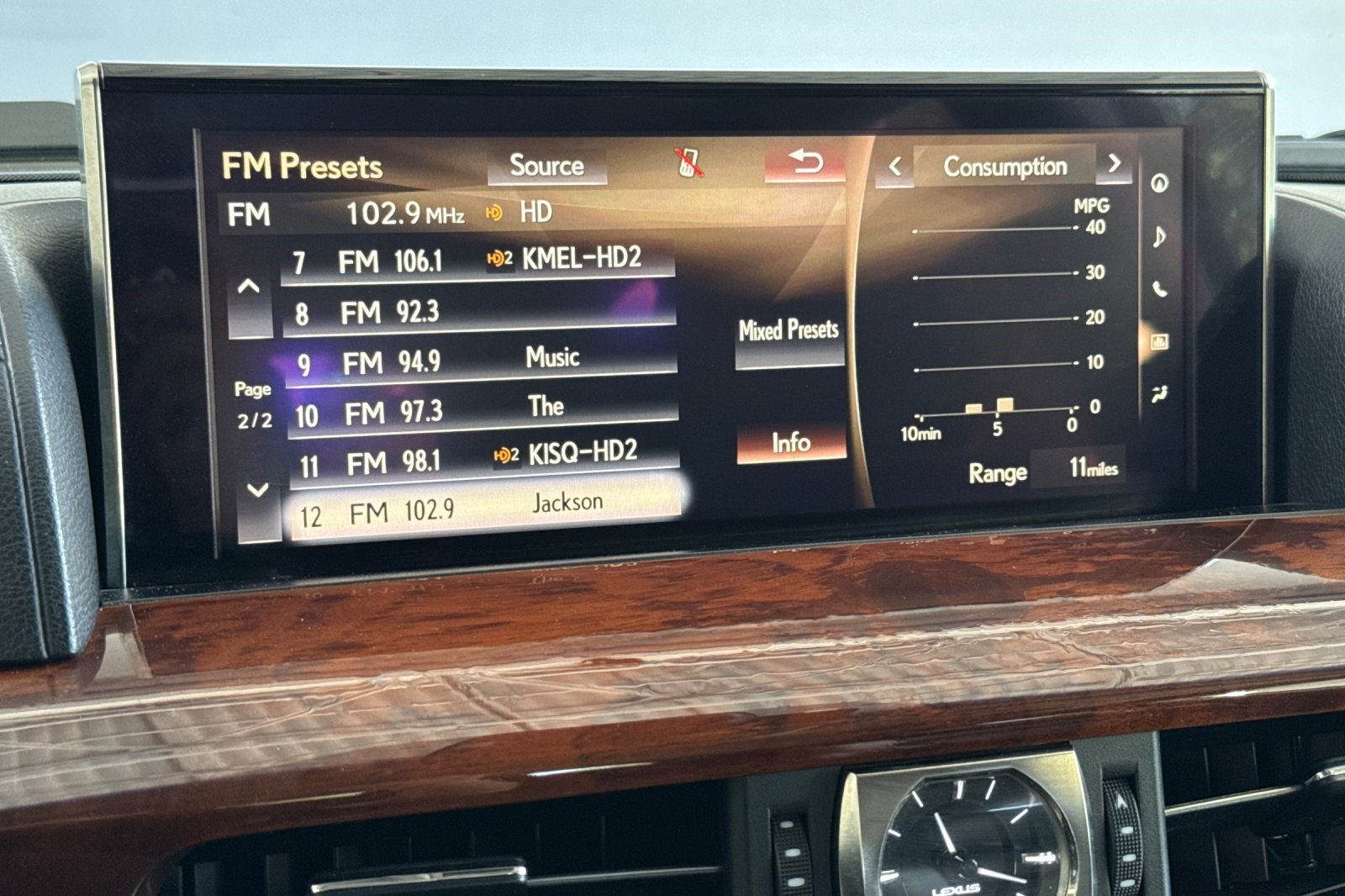 Used 2017 Lexus LX 570 4WD w/ Luxury Package image 25