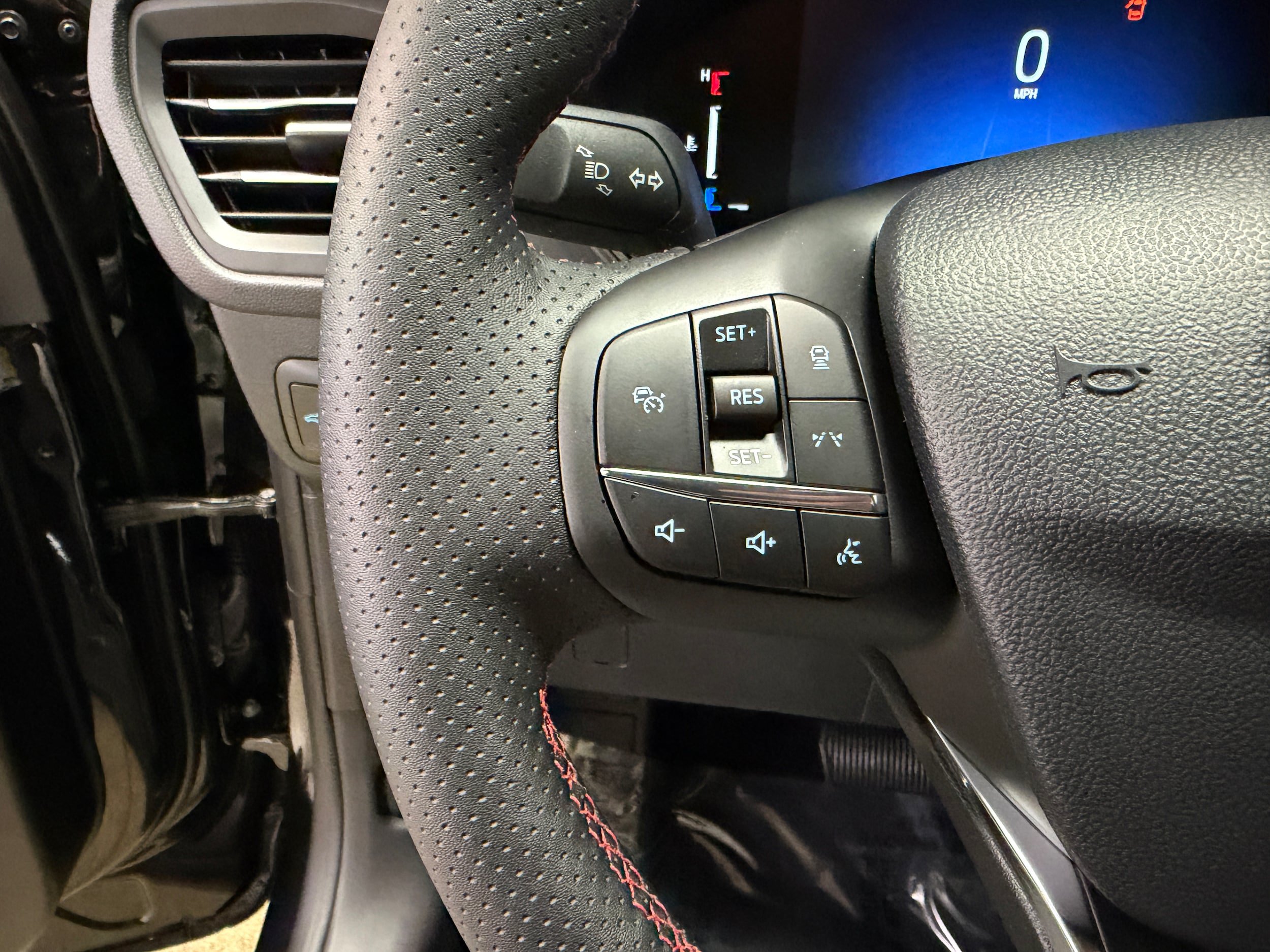 New 2026 Ford Escape ST-Line w/ Tech Pack #1 AWD/4WD image 13