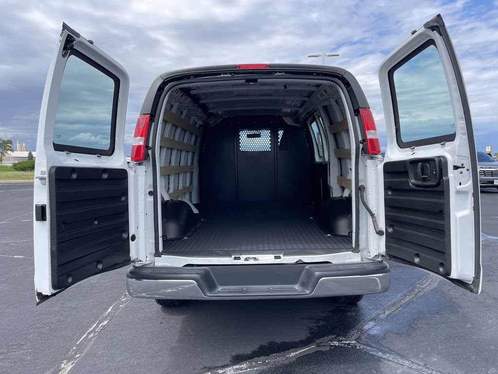 Used 2024 Chevrolet Express 2500 w/ Driver Convenience Package RWD image 20