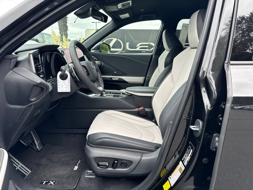 New 2026 Lexus TX 500h AWD image 4