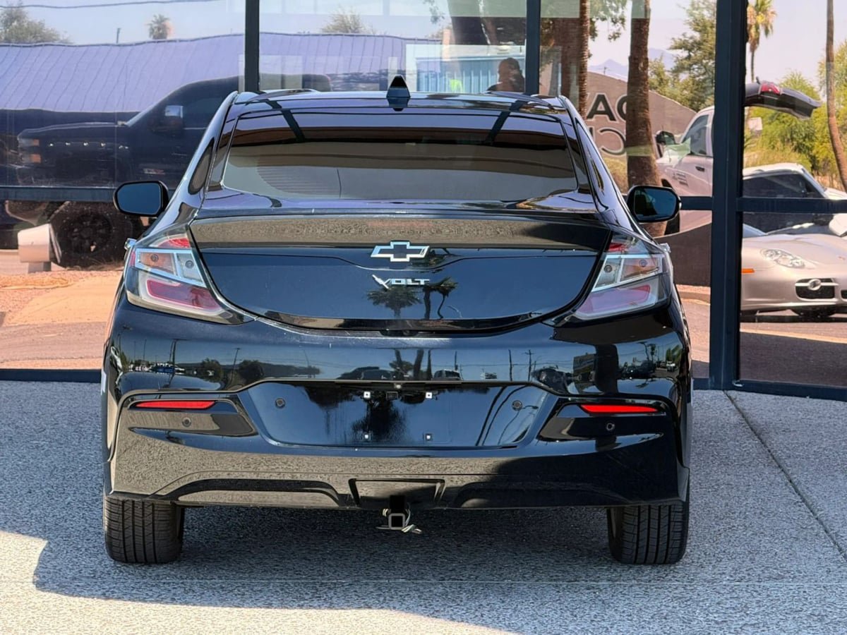 Used 2018 Chevrolet Volt Premier w/ Driver Confidence Package FWD image 9