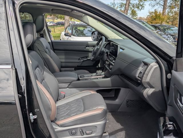 New 2026 Nissan Pathfinder Platinum w/ Accent Package AWD/4WD image 9