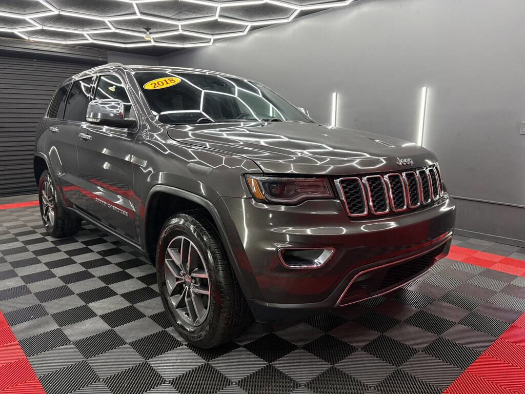 Used 2018 Jeep Grand Cherokee Limited w/ Luxury Group II image 3
