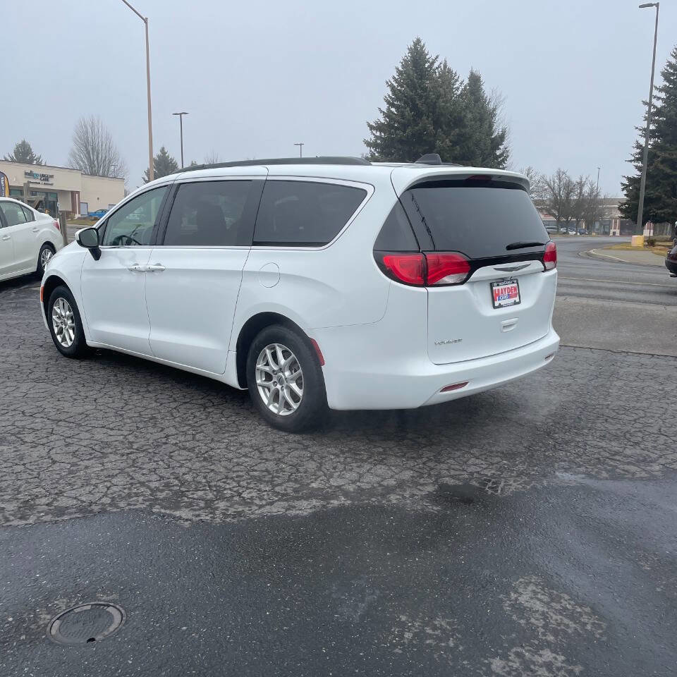Used 2021 Chrysler Voyager Lxi image 3