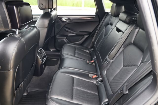 Used 2018 Porsche Macan AWD/4WD image 13