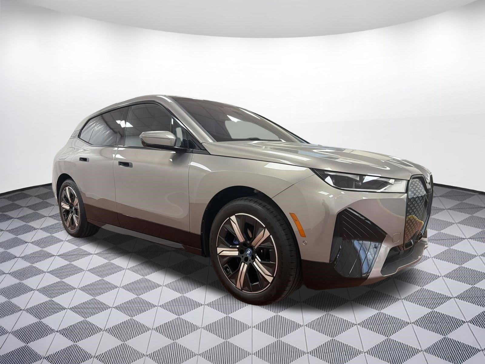 Used 2023 BMW iX xDrive50 w/ Premium Package image 6