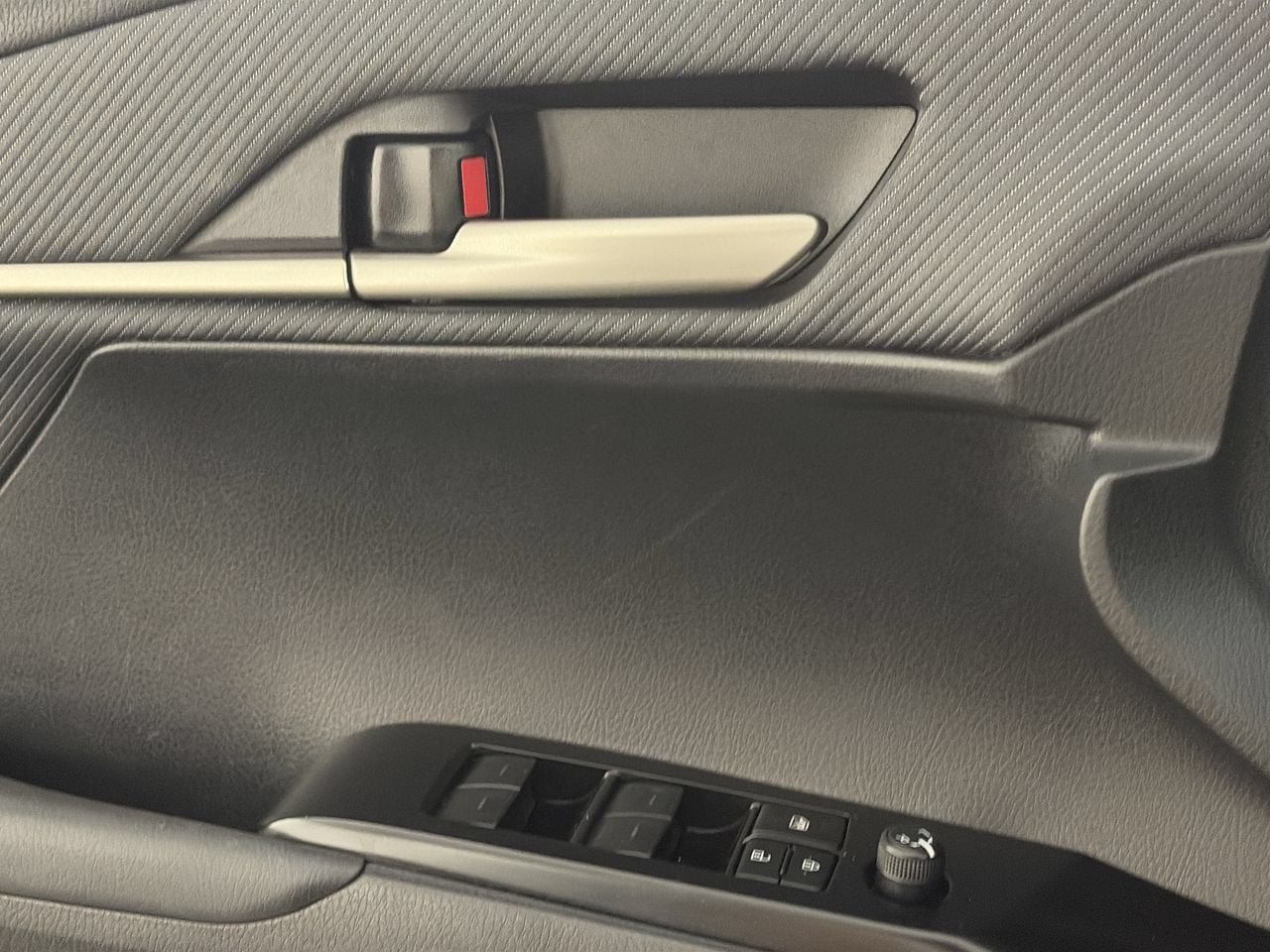 Used 2025 Toyota Camry SE FWD image 16