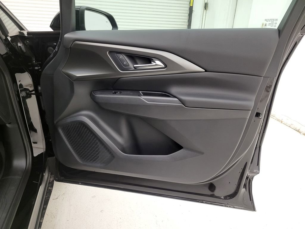 New 2026 Chevrolet Equinox EV LT image 32