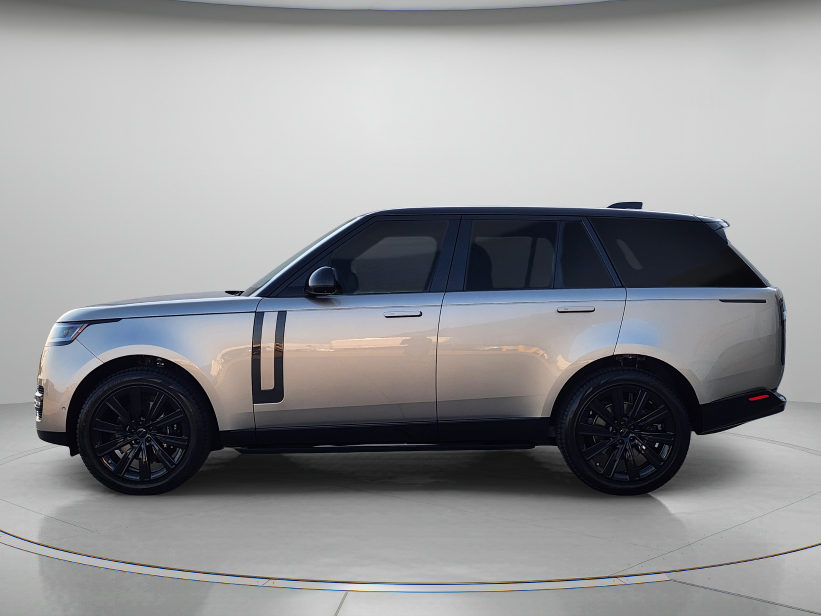 Certified 2026 Land Rover Range Rover SE AWD/4WD image 2