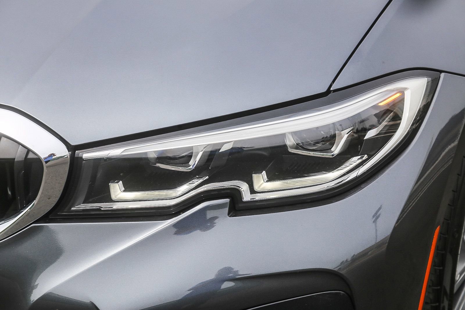 Used 2022 BMW 330e xDrive w/ M Sport Package image 7
