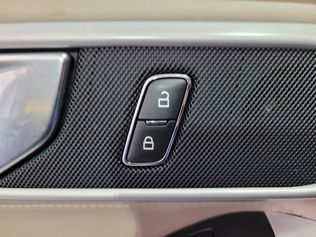 Used 2022 Ford Explorer XLT image 47