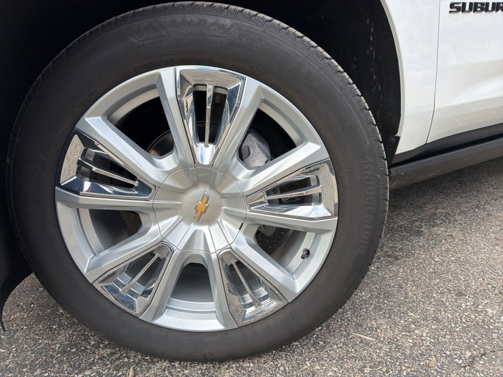 Used 2024 Chevrolet Suburban High Country w/ Advanced Technology Package AWD/4WD image 15