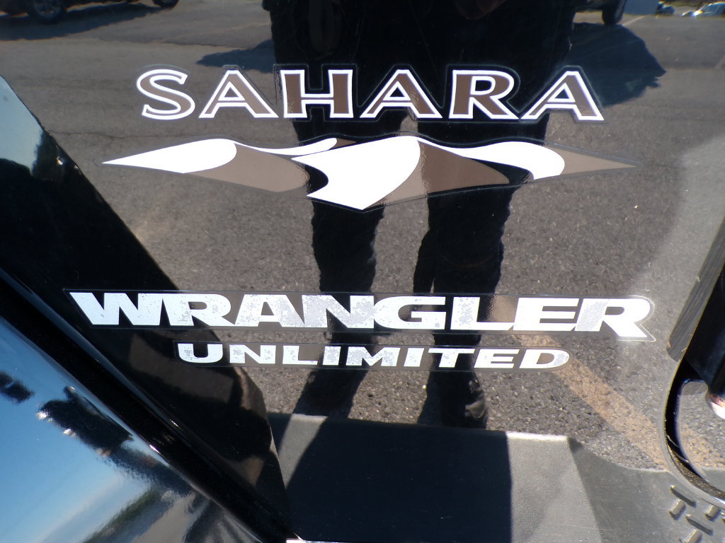 Used 2017 Jeep Wrangler Unlimited Sahara AWD/4WD image 16