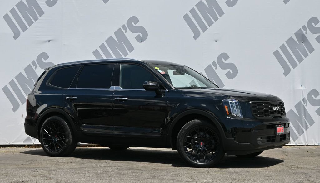 Used 2024 Kia Telluride SX w/ Towing Package FWD image 3