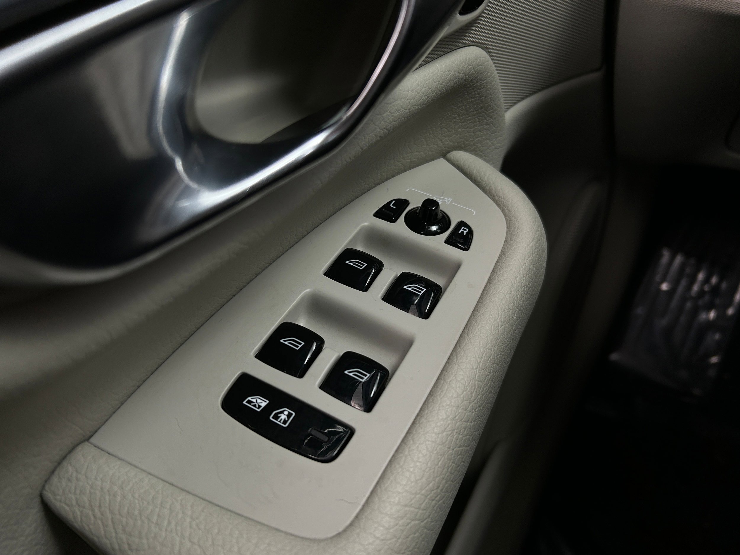 Used 2021 Volvo XC90 T5 Momentum w/ Advanced Package image 22