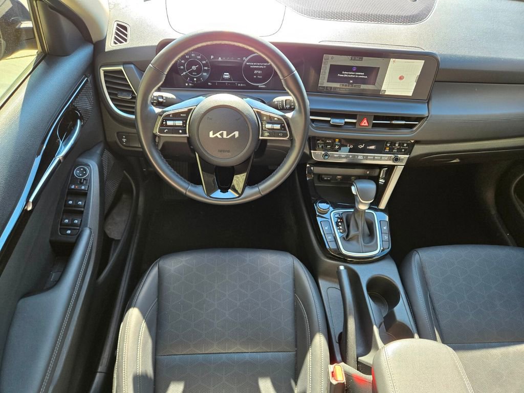 Used 2024 Kia Seltos EX FWD image 15