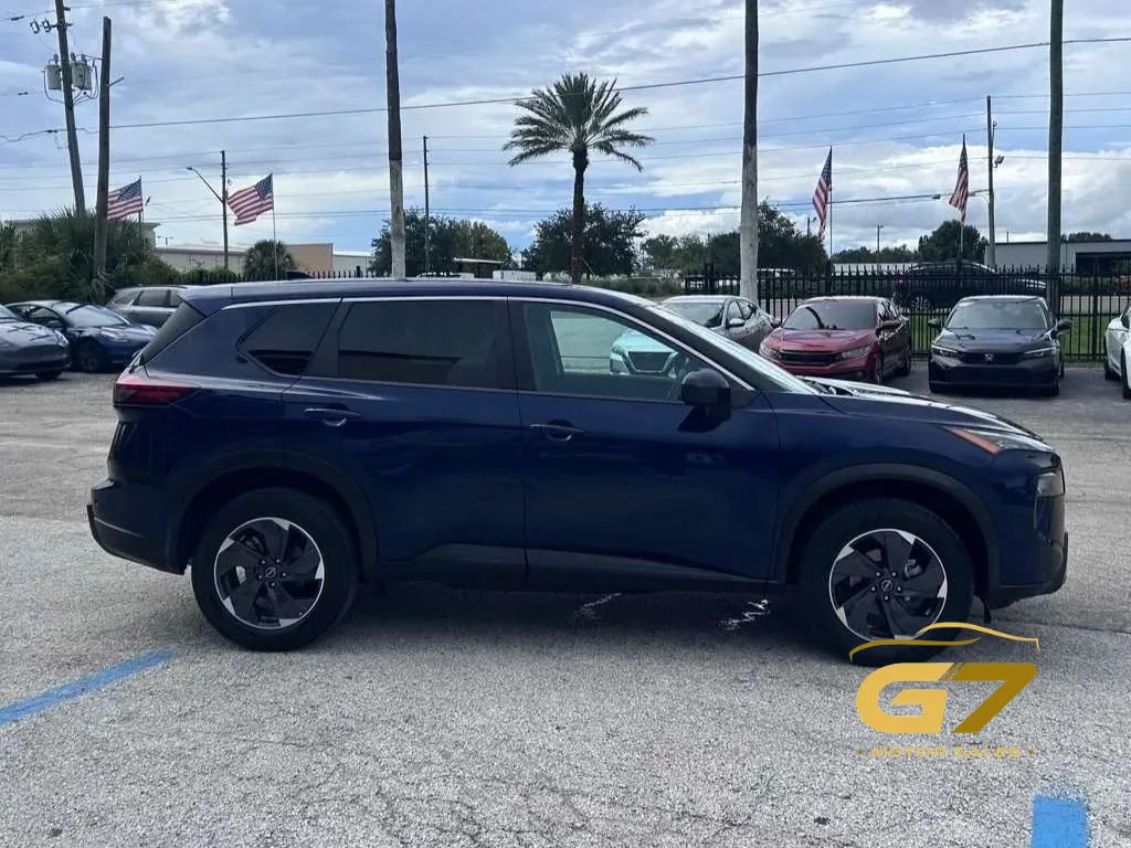 Used 2024 Nissan Rogue SV AWD/4WD image 6