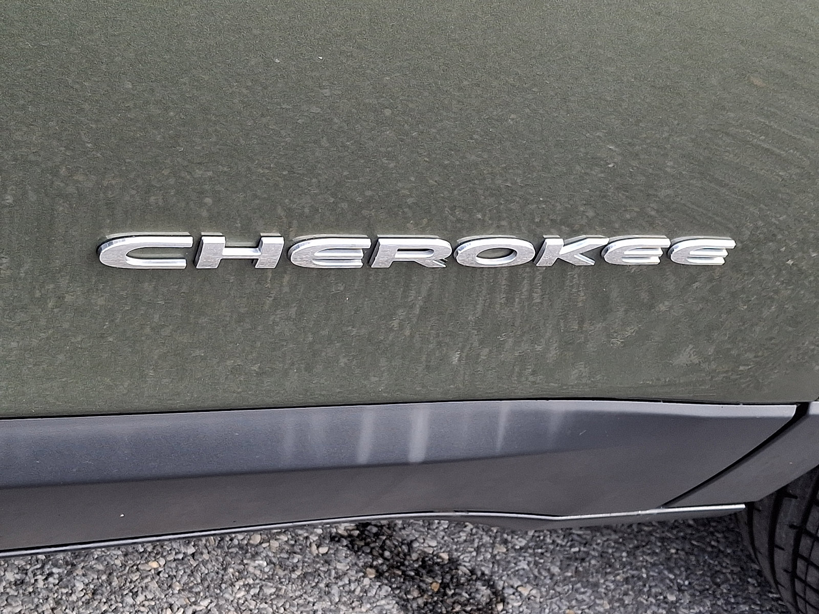 Used 2020 Jeep Cherokee Latitude Plus w/ Comfort/Convenience Group AWD/4WD image 29