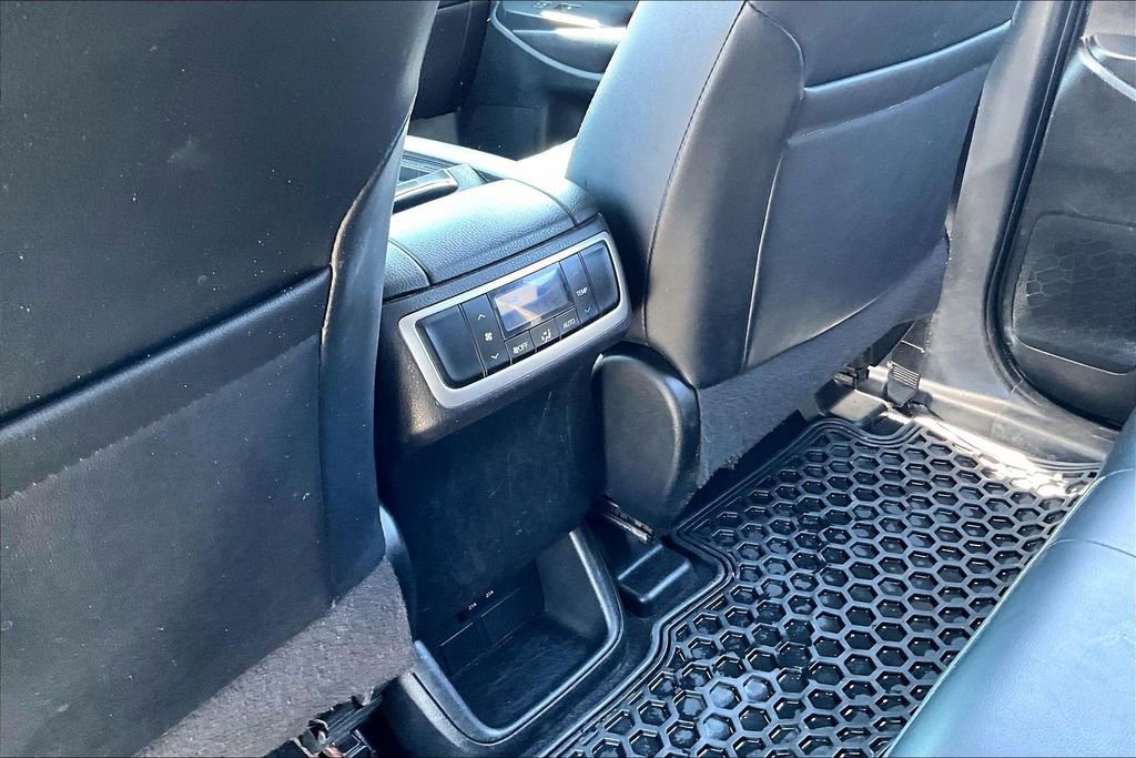 Used 2019 Toyota Highlander SE AWD/4WD image 10
