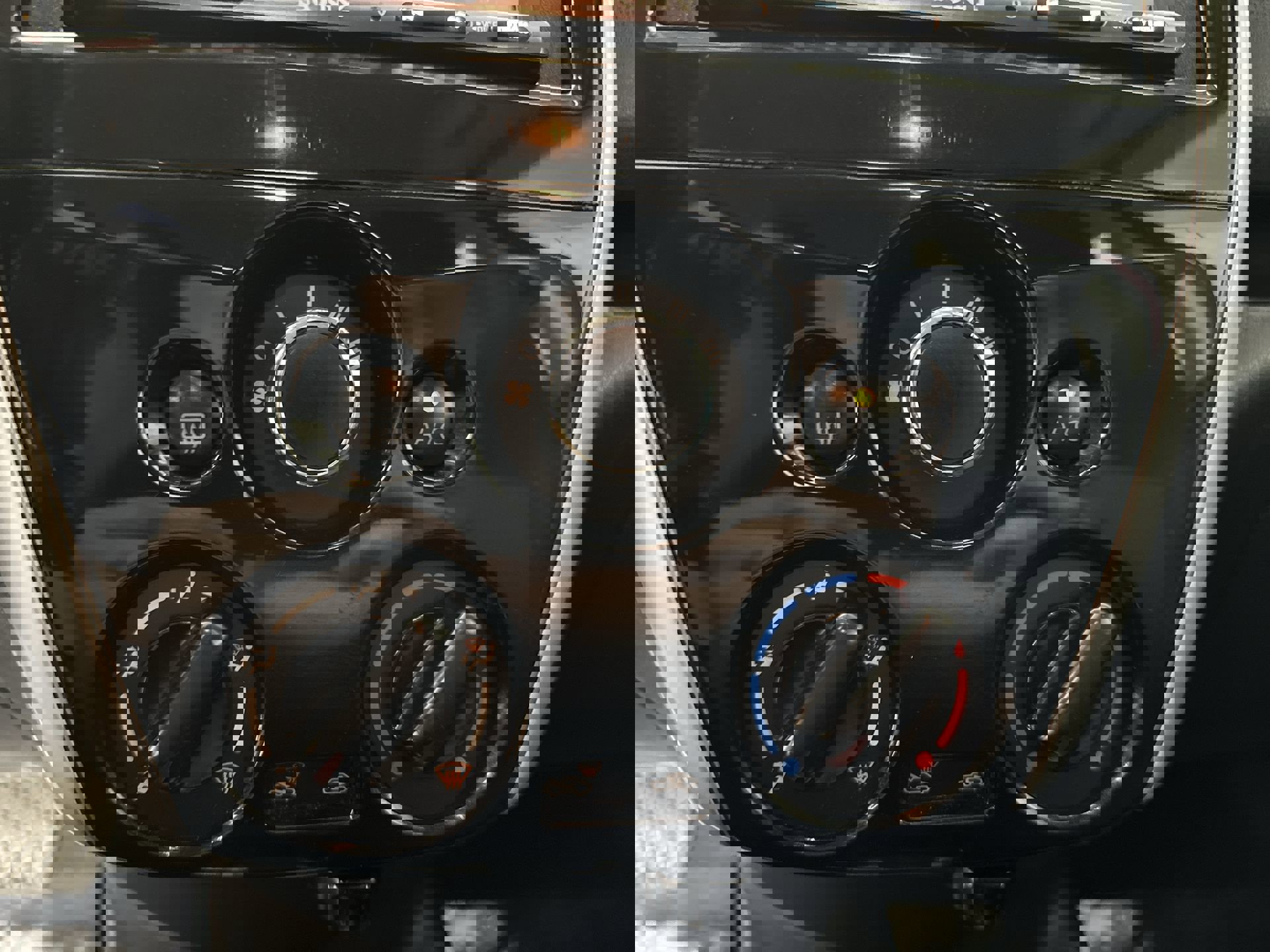 Used 2017 Nissan Versa Note SV image 23