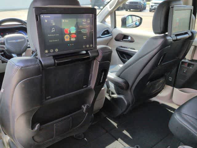 Used 2018 Chrysler Pacifica Touring-L Plus image 18