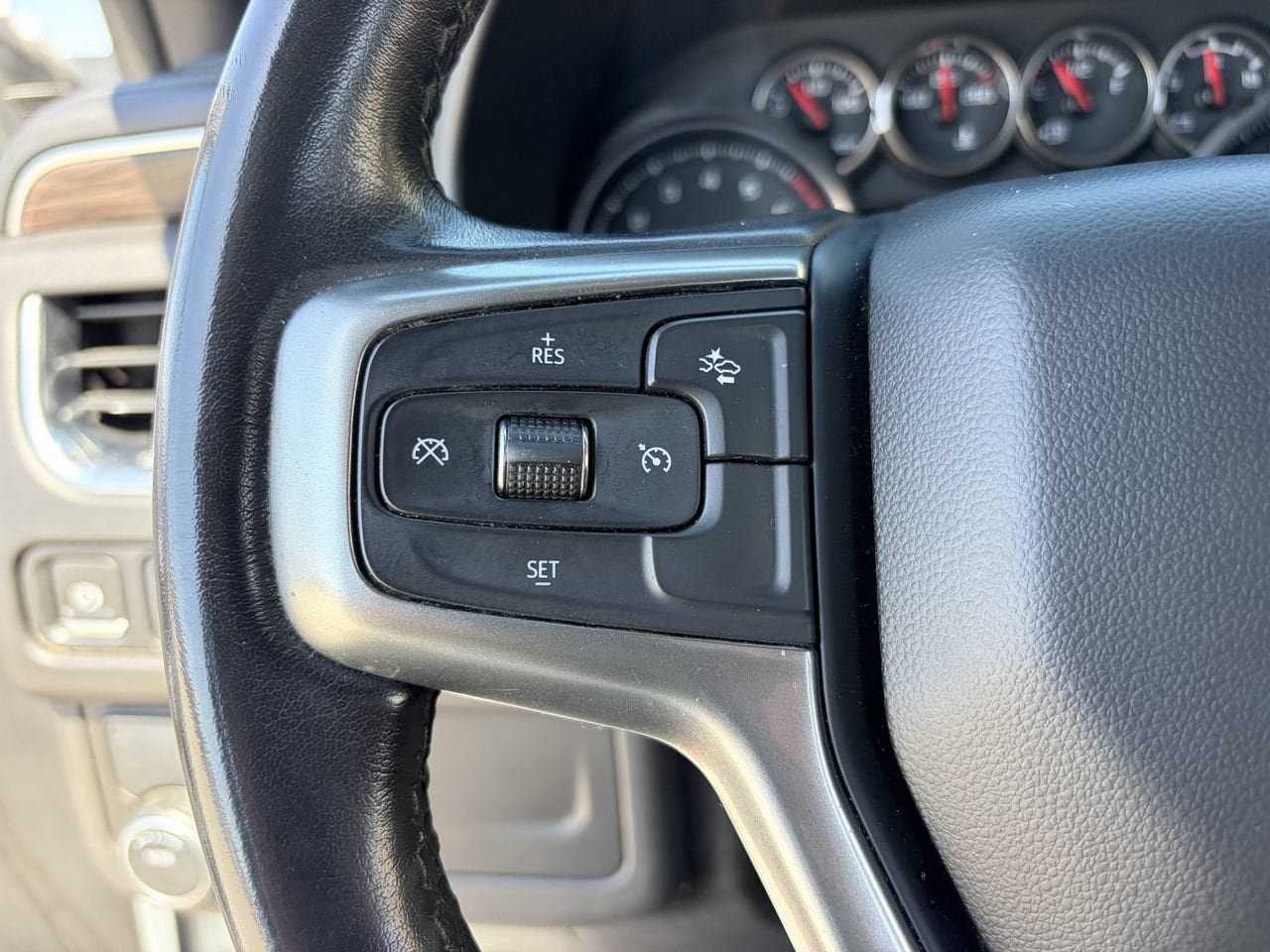 Used 2021 Chevrolet Suburban LS RWD image 21