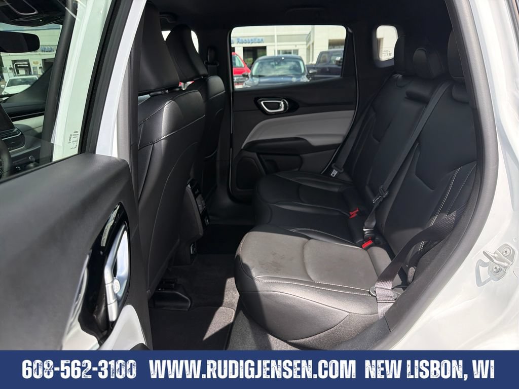 Used 2025 Jeep Compass Limited AWD/4WD image 23
