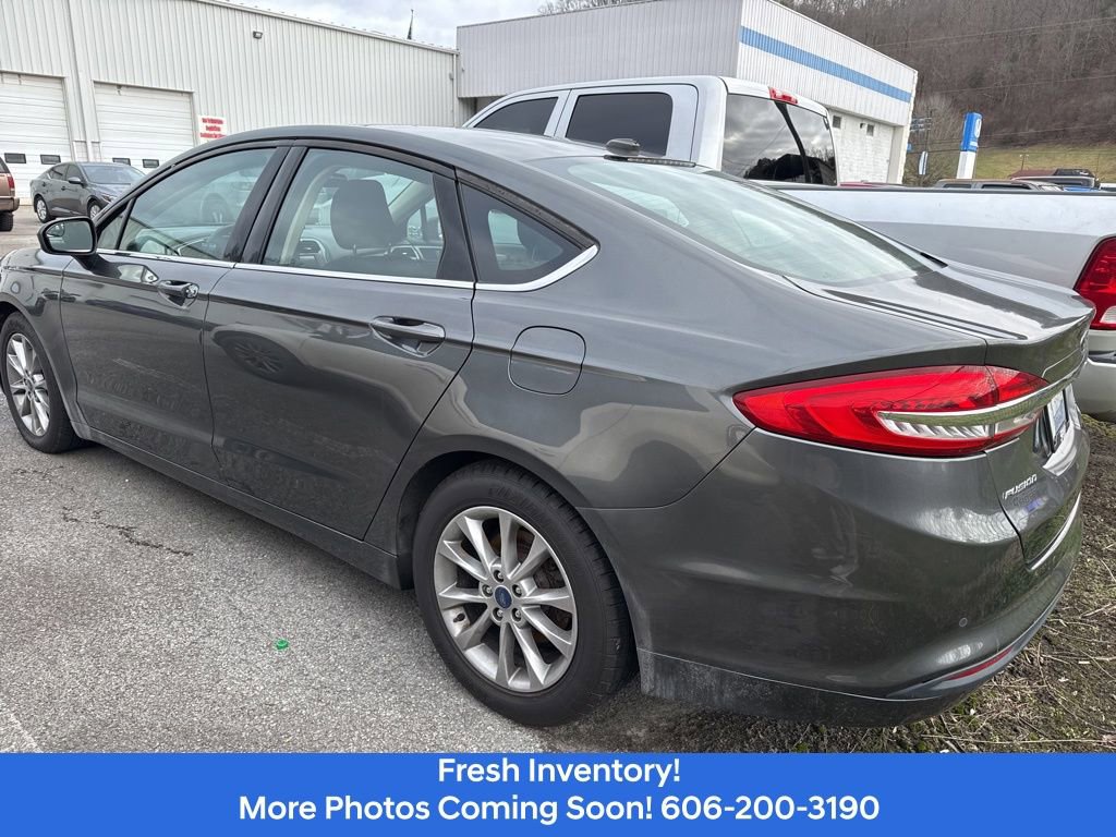 Used 2017 Ford Fusion SE w/ Fusion SE Technology Package image 6