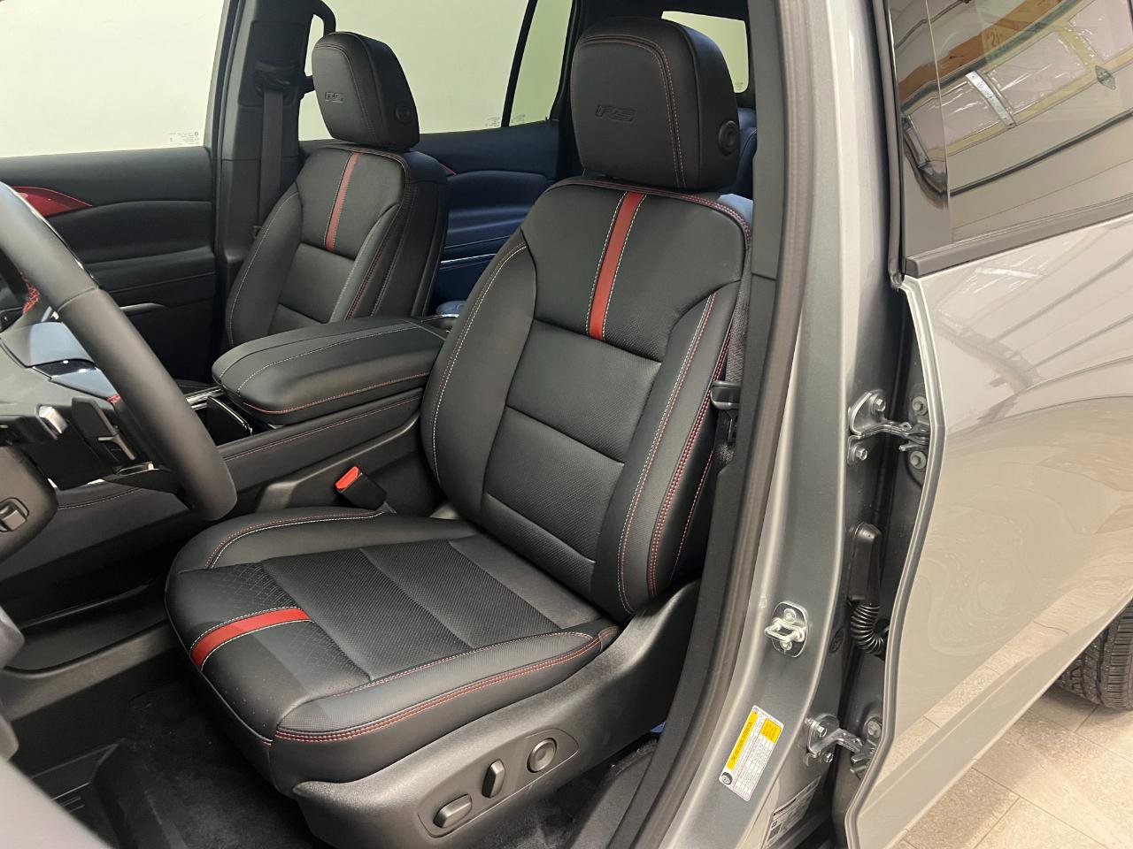 New 2026 Chevrolet Traverse RS w/ LPO, Floor Liner Package AWD/4WD image 25