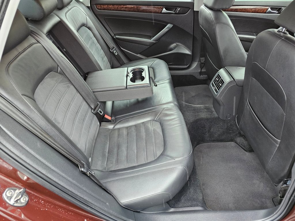 Used 2013 Volkswagen Passat TDI SEL Premium image 26