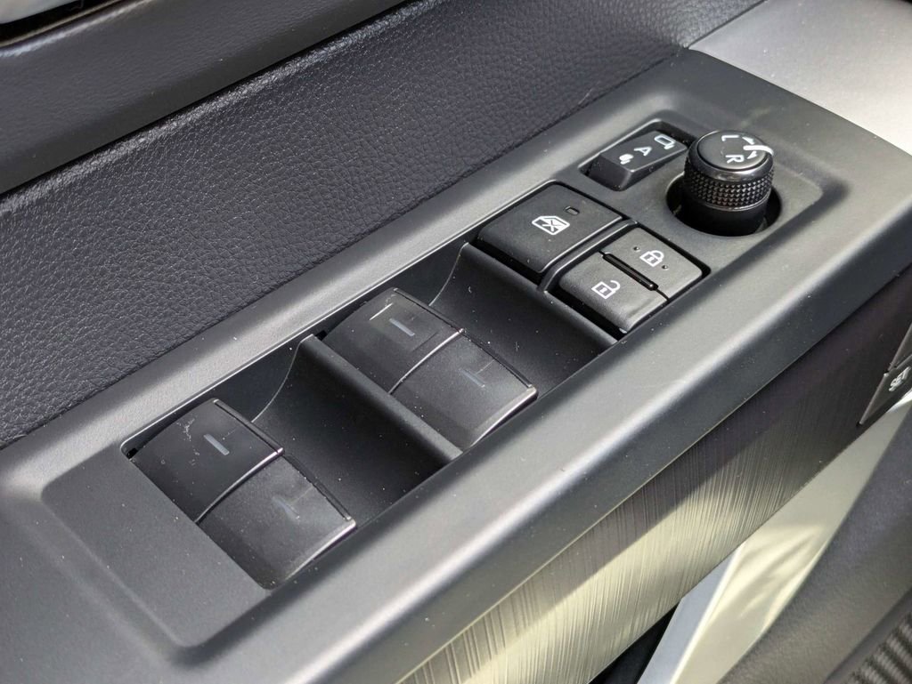 Used 2023 Toyota Tundra Platinum AWD/4WD image 33