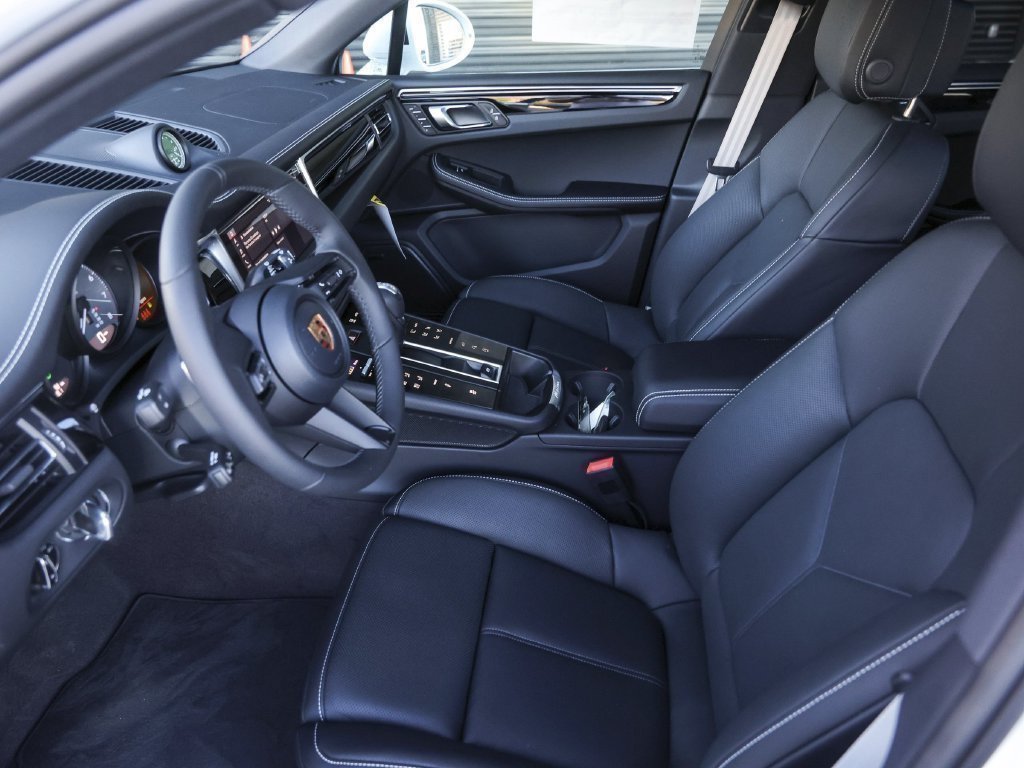 Certified 2026 Porsche Macan S AWD/4WD image 18